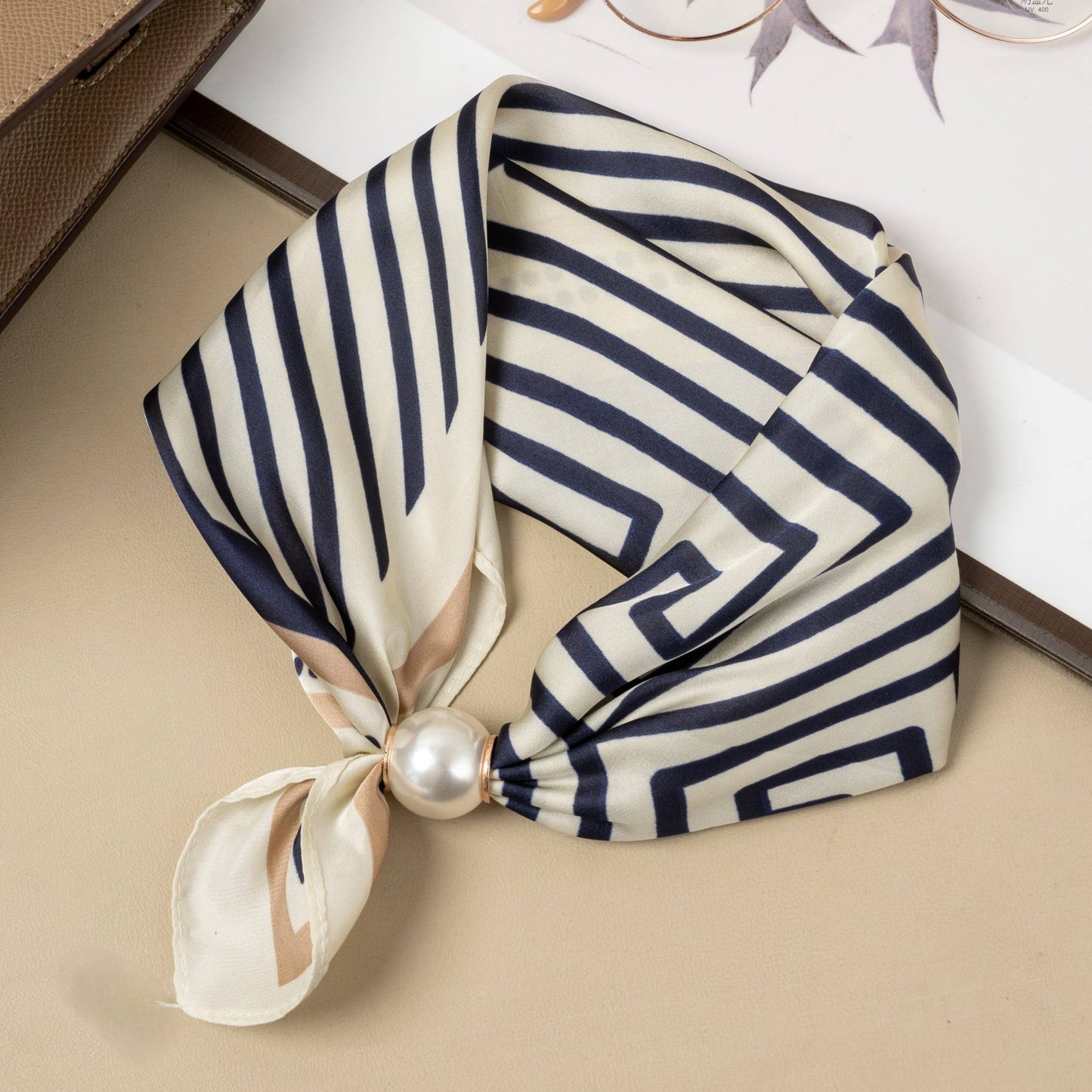 Moyà -pearl polyester scarf with geometric stripe pattern