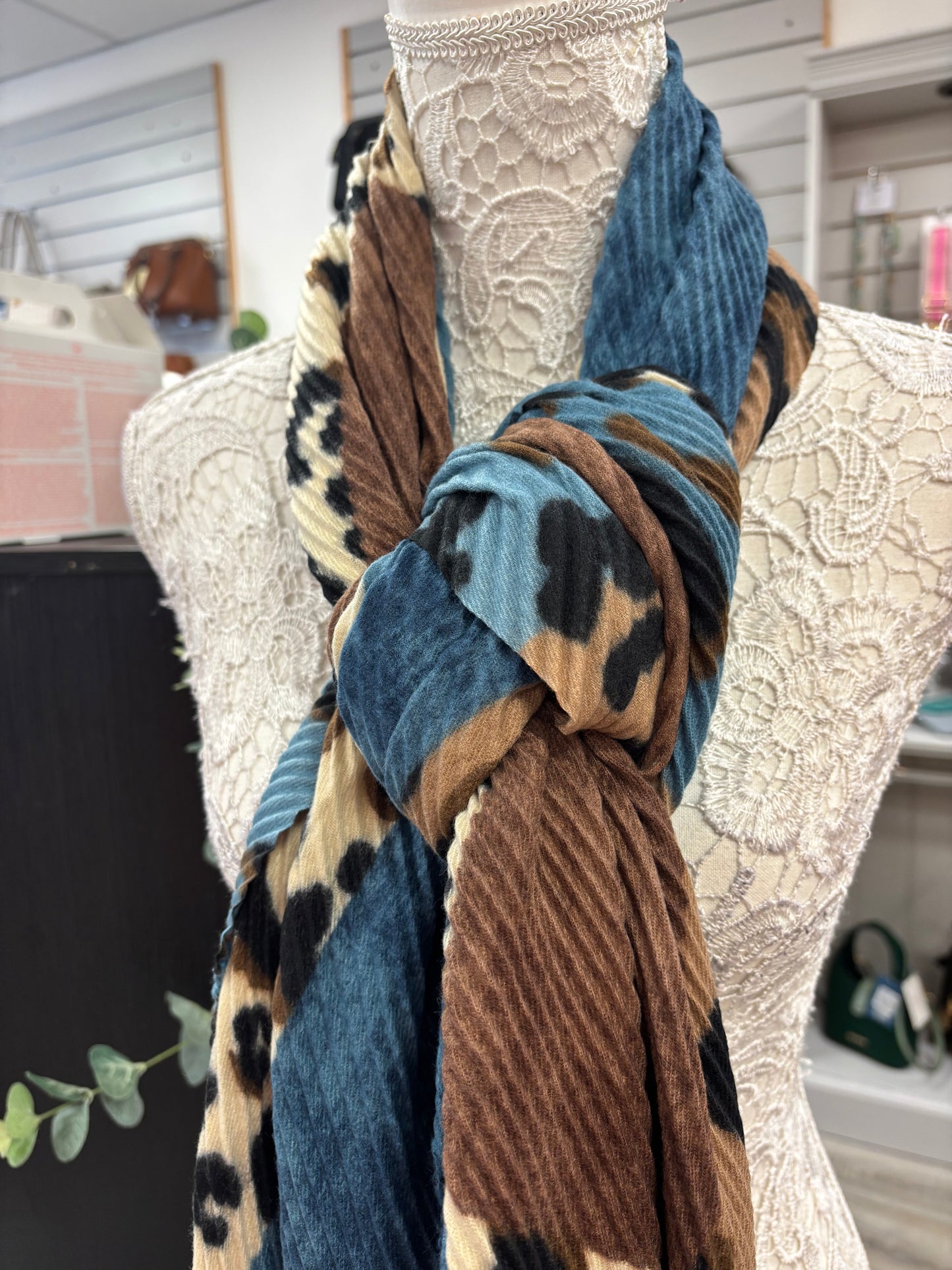 Izzy leopard pleat scarf