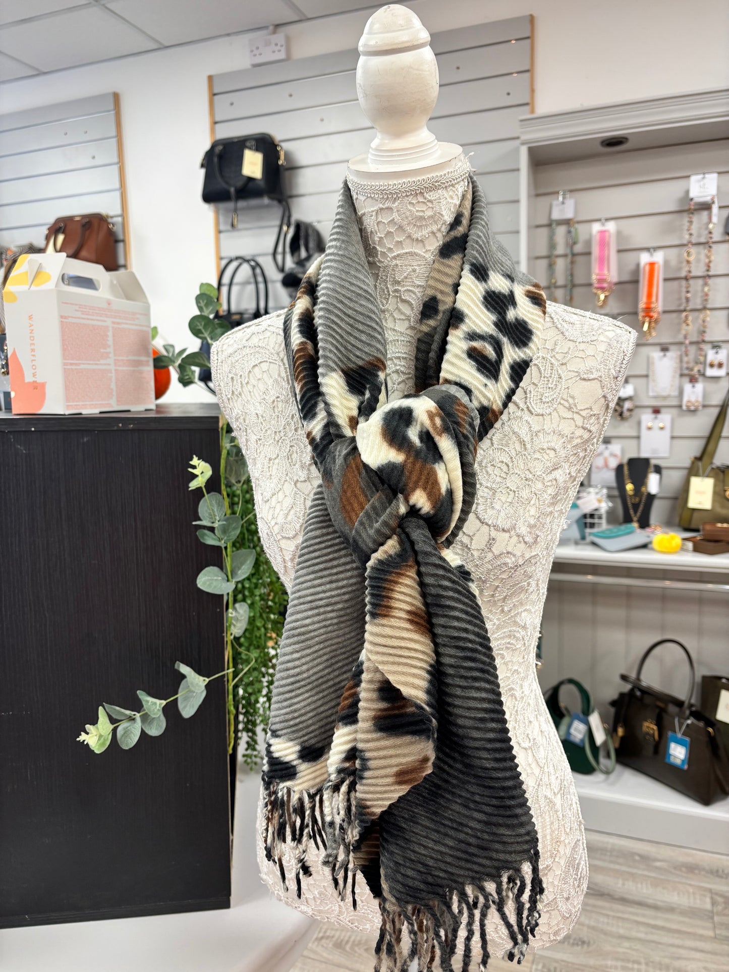 Izzy leopard pleat scarf