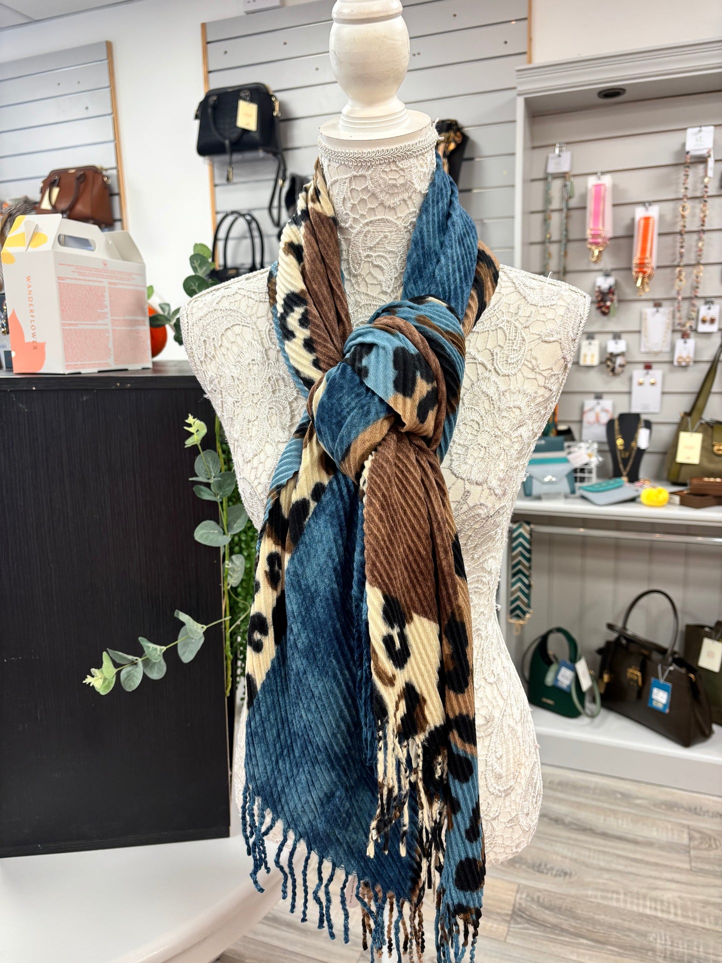 Izzy leopard pleat scarf