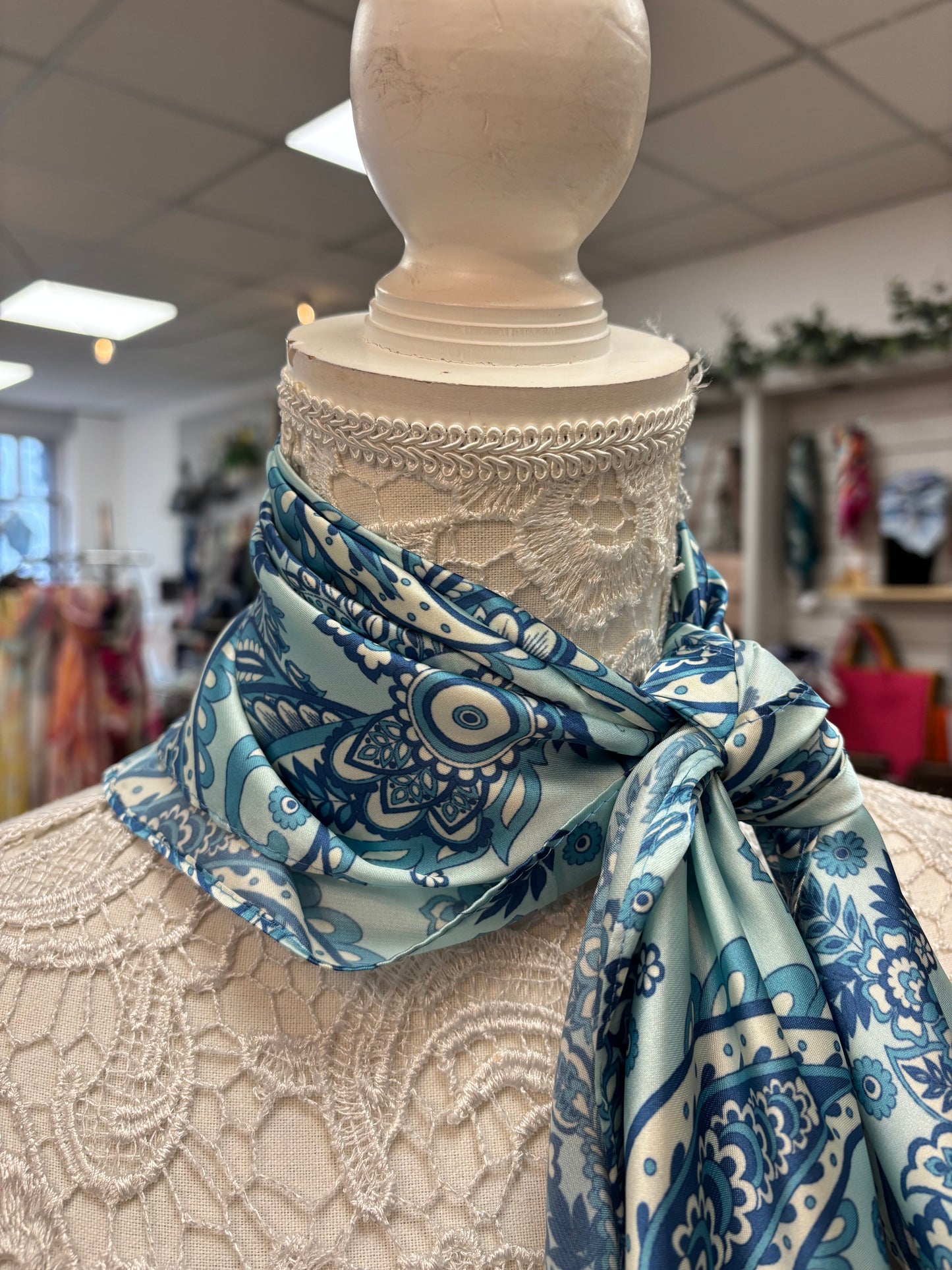 Jasmine neck scarf