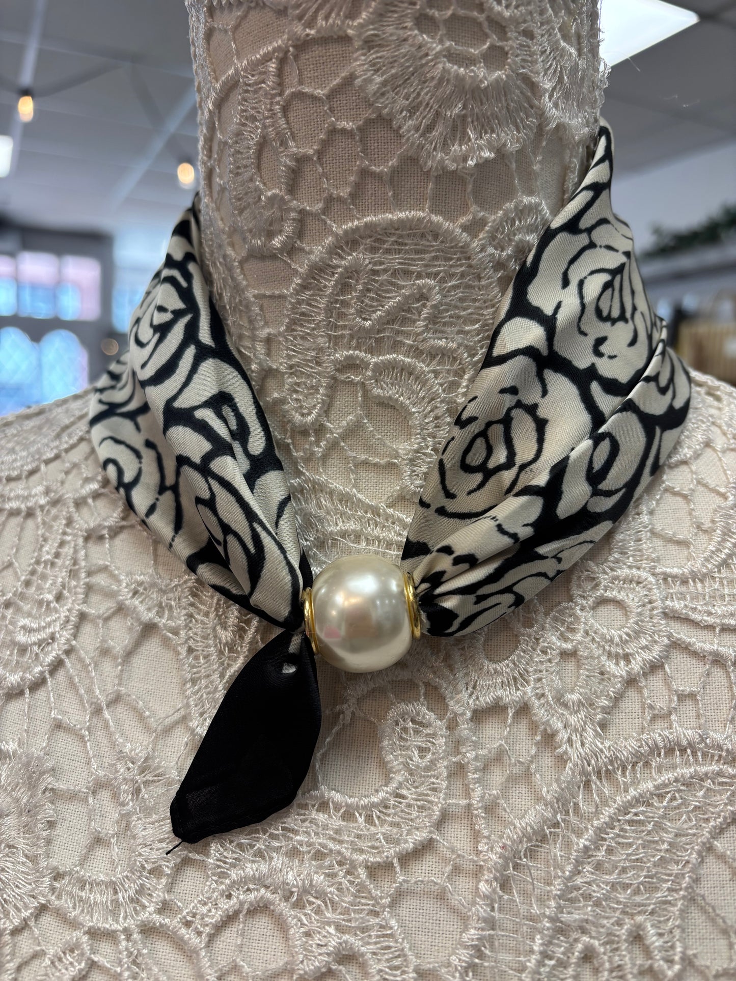 Rocha magnetic pearl scarf/necklace