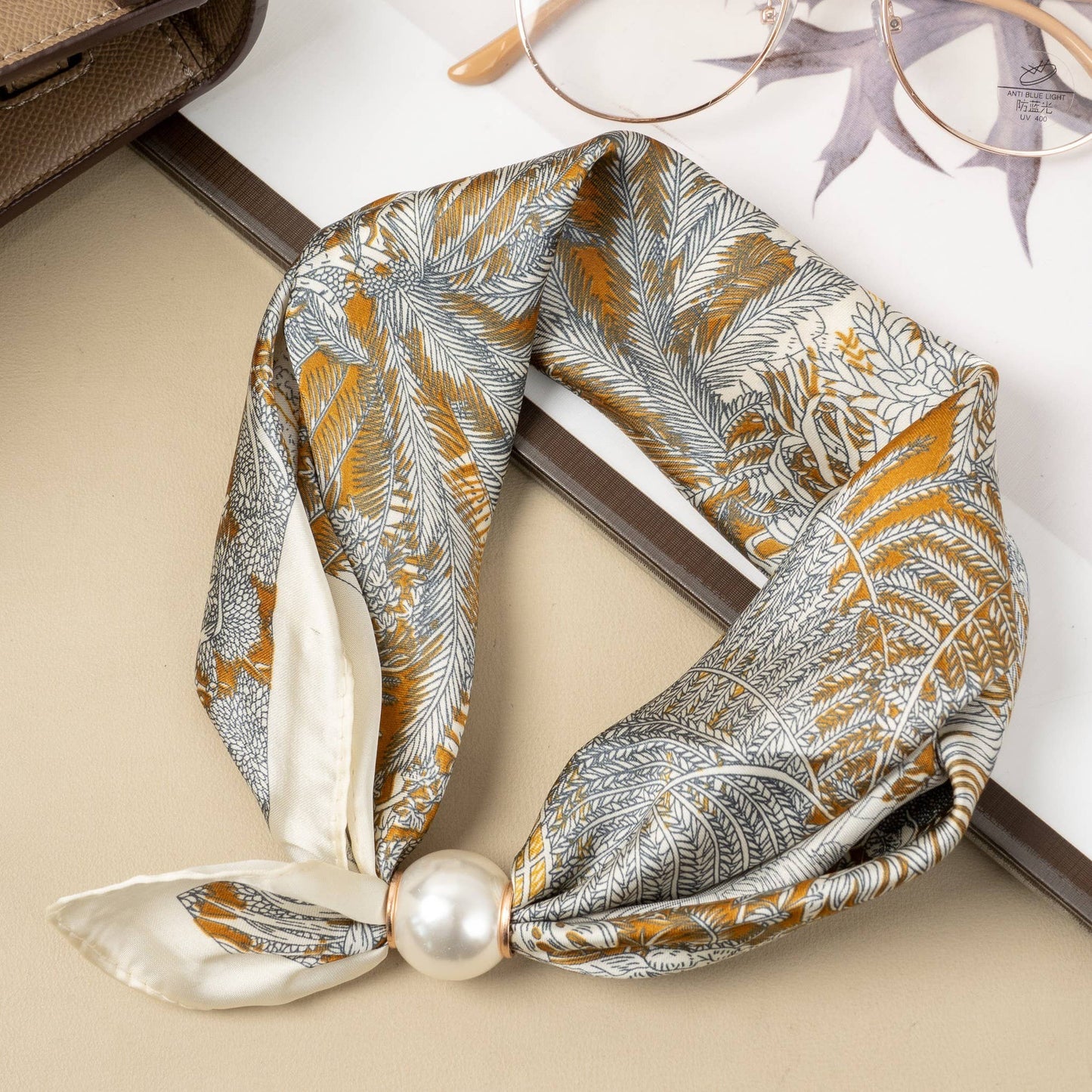 Cher Chic polyester scarf with magnetic pearl and gold botanical print
