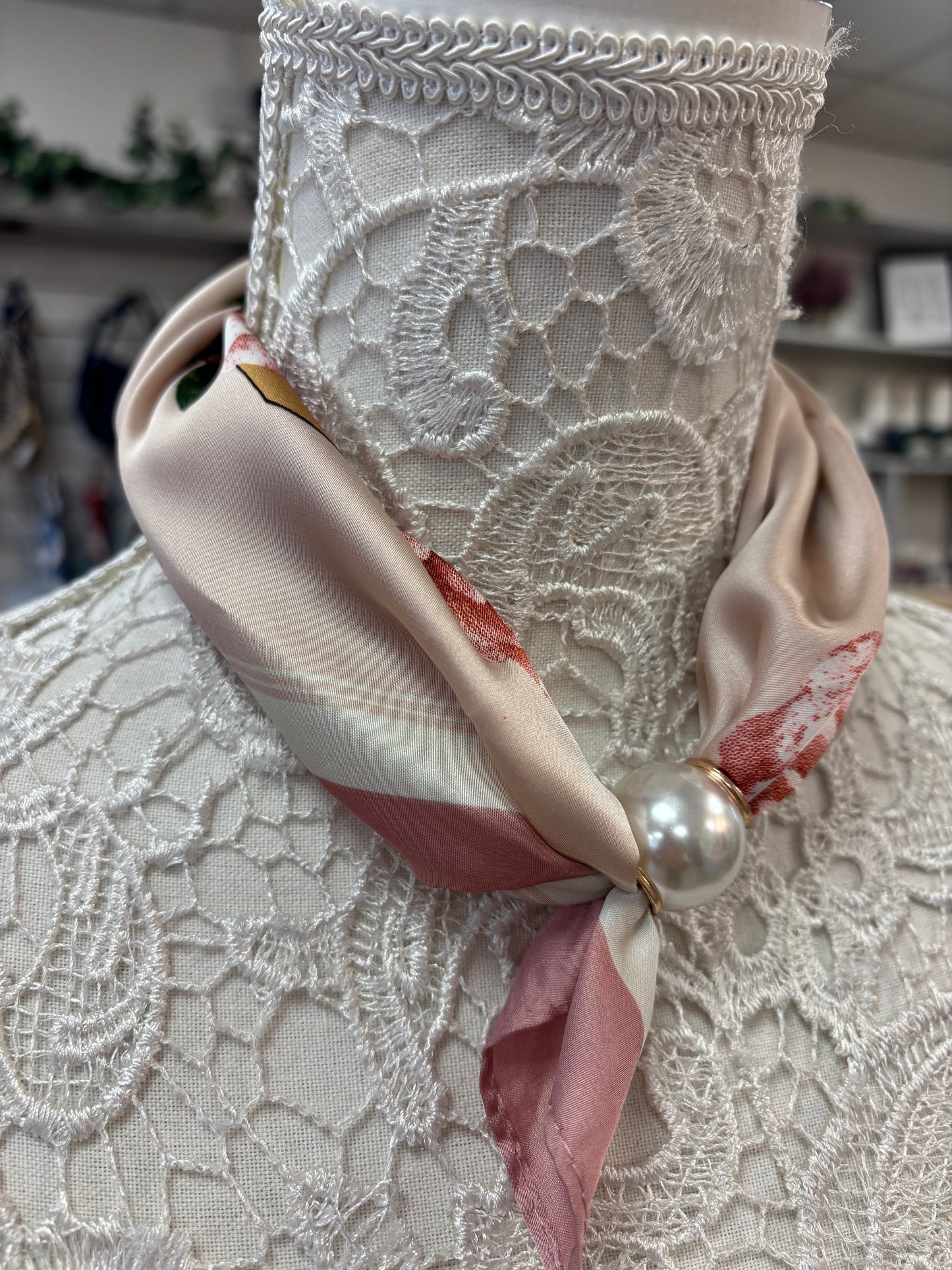 Grace Magnetic scarf