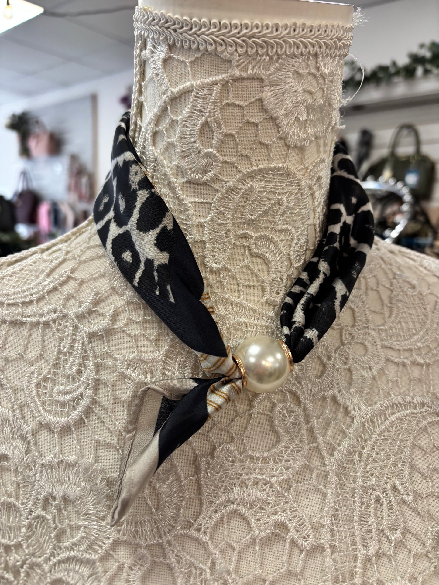 Dolly pearl scarf