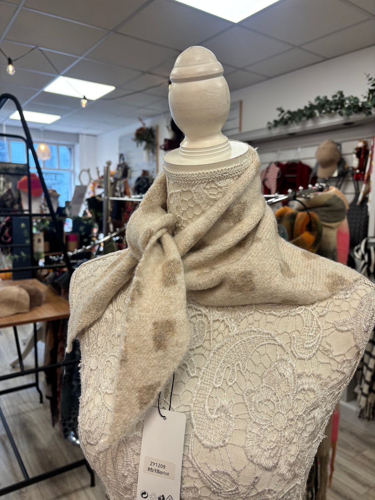 Pretty heart triangle knit