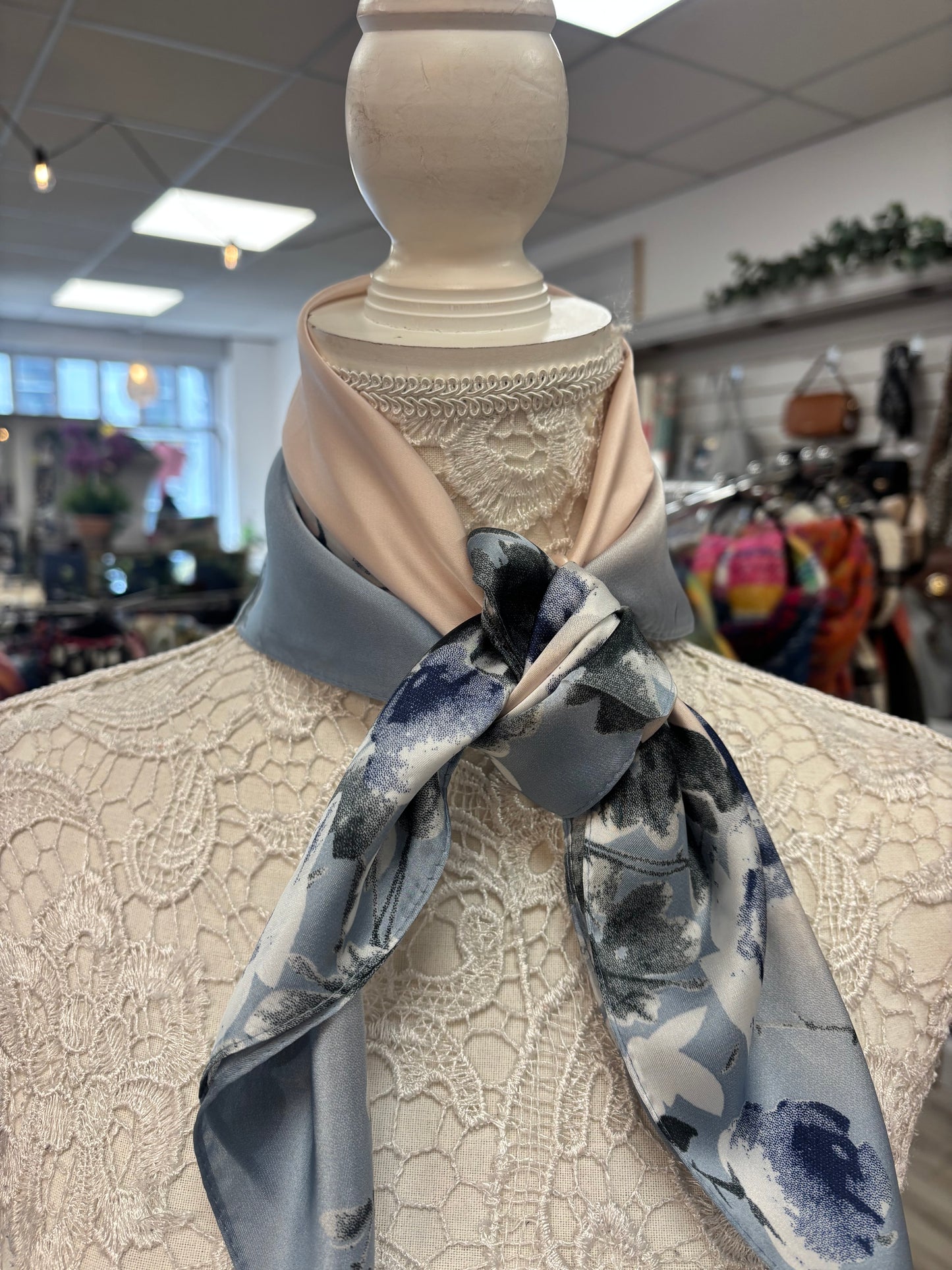 Reina neck scarf