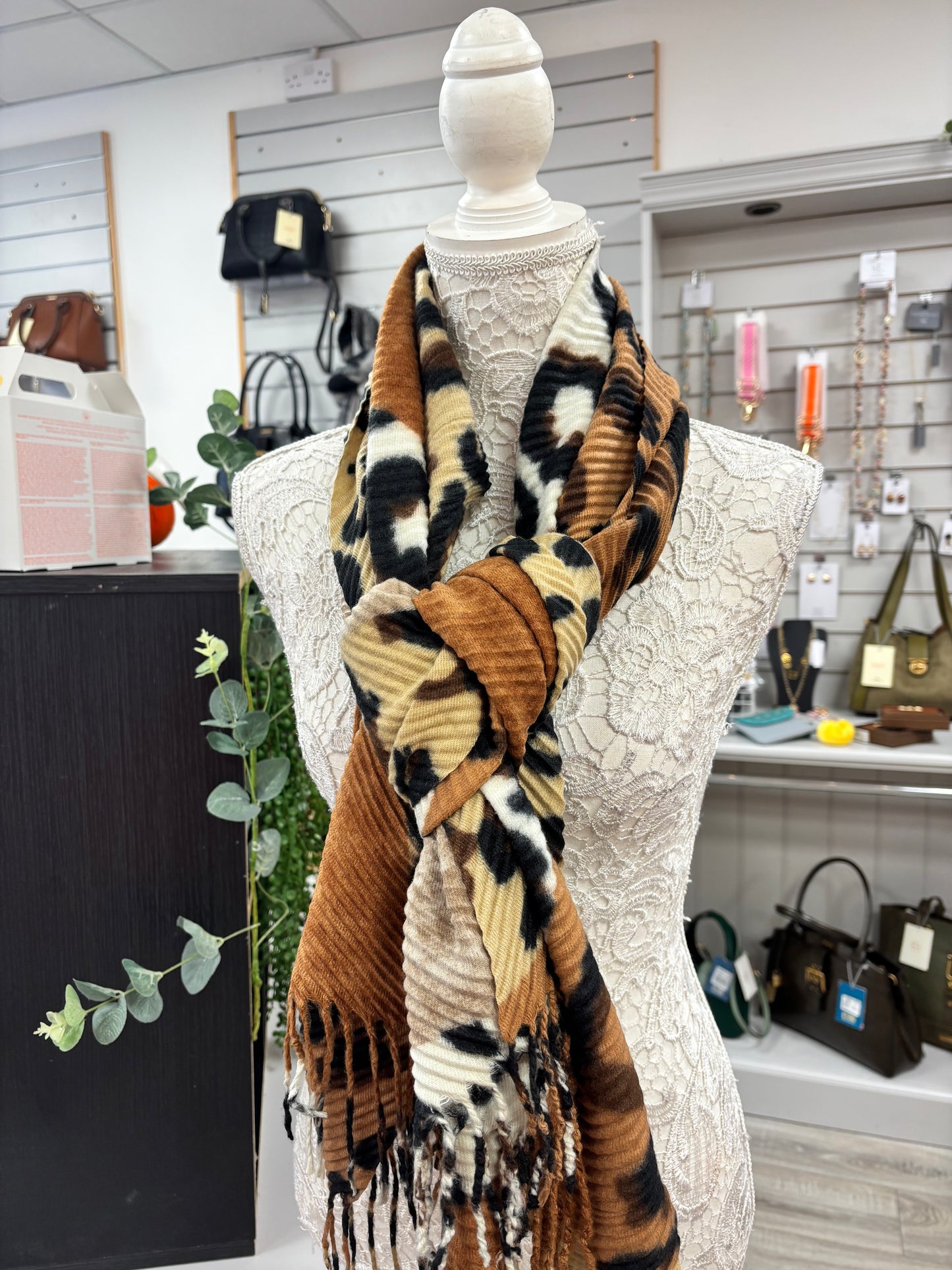 Izzy leopard pleat scarf