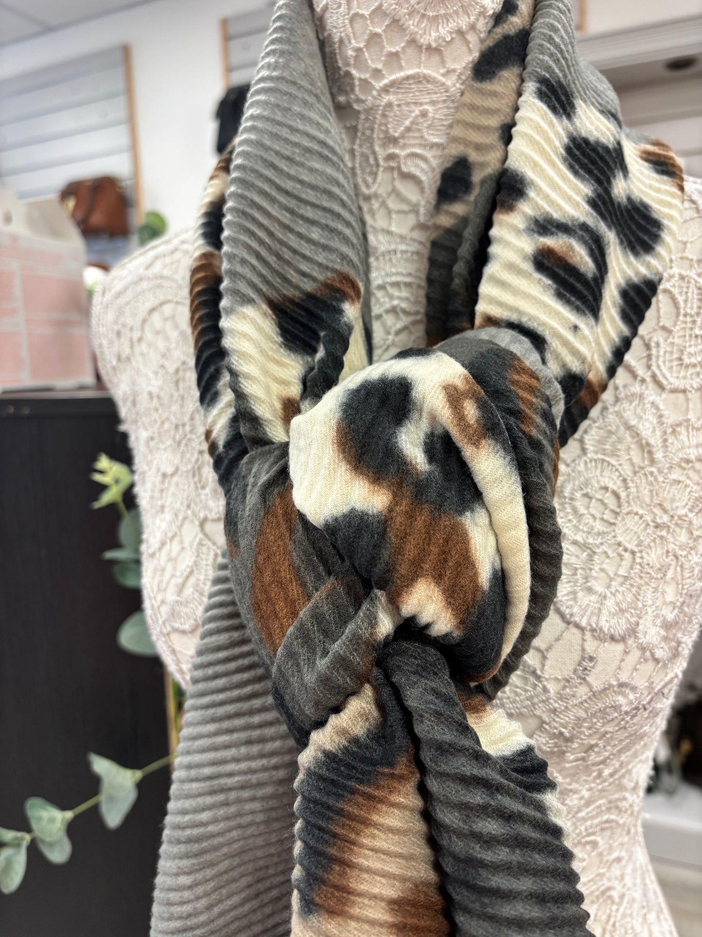 Izzy leopard pleat scarf