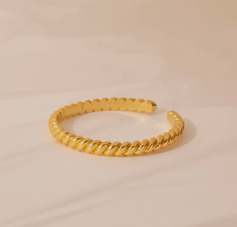 Coby Twisted Bangle