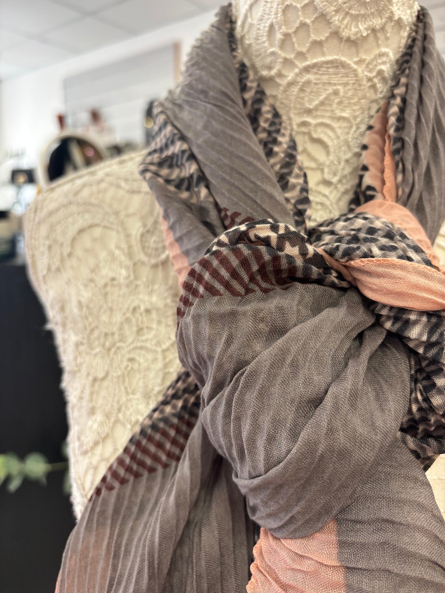 Suzi pleated dog tooth check scarf