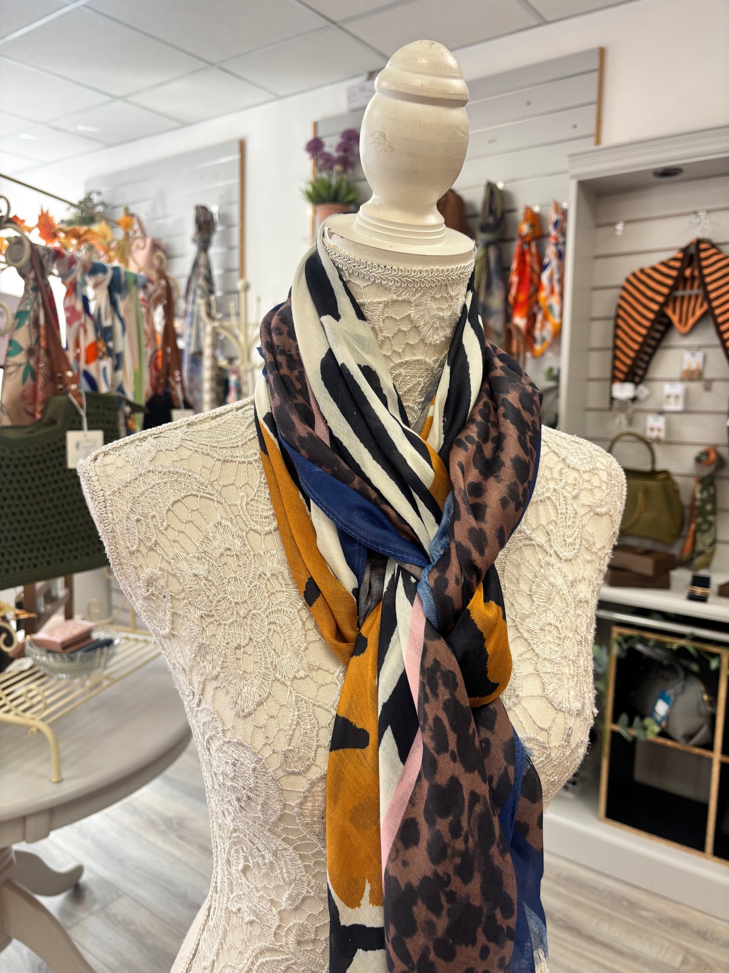 Raja tiger scarf