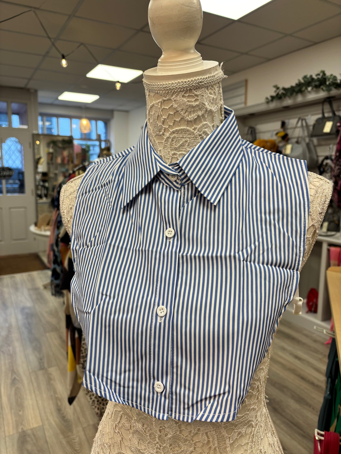 Nola mock collar