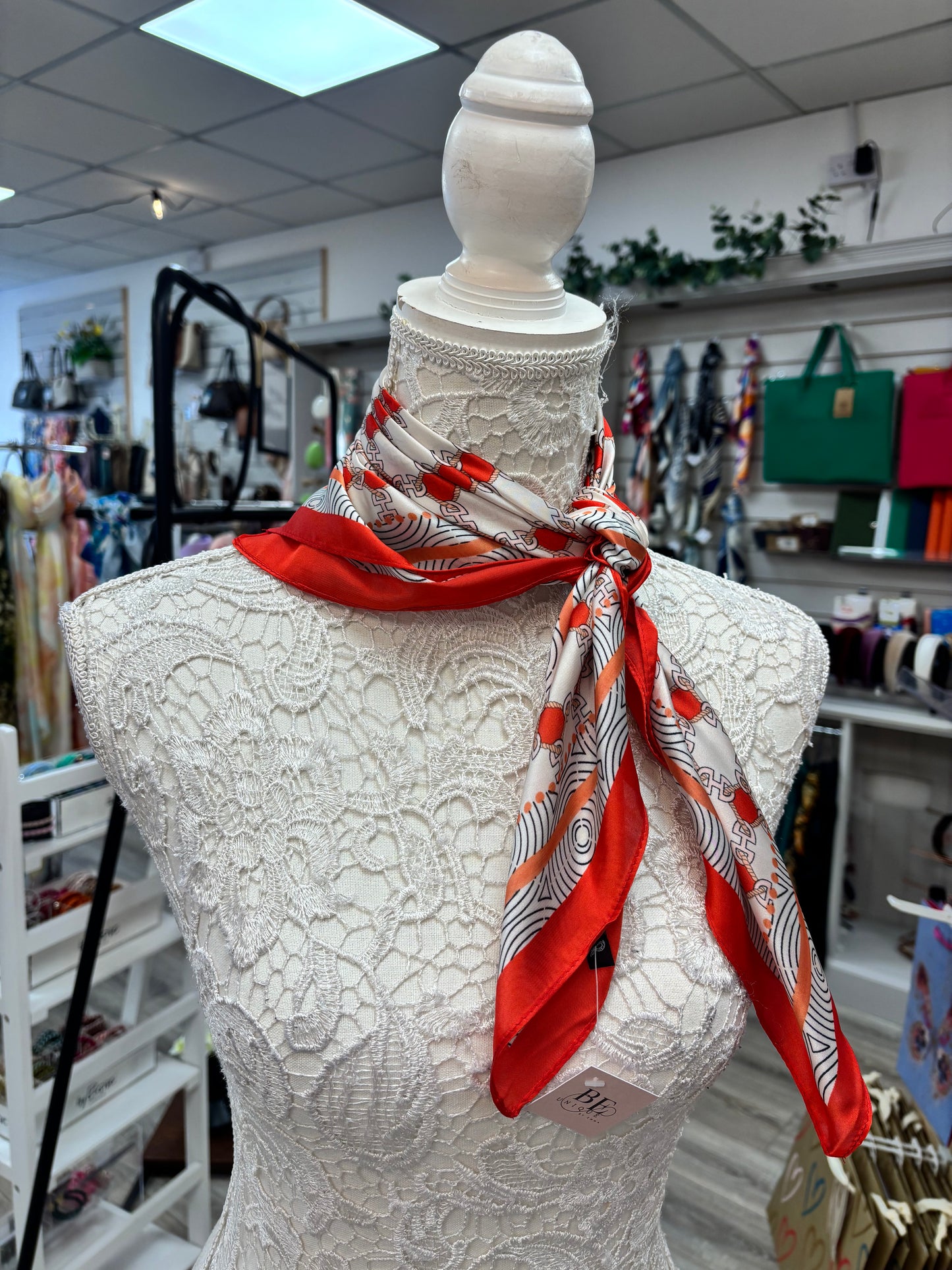 Polly neck scarf