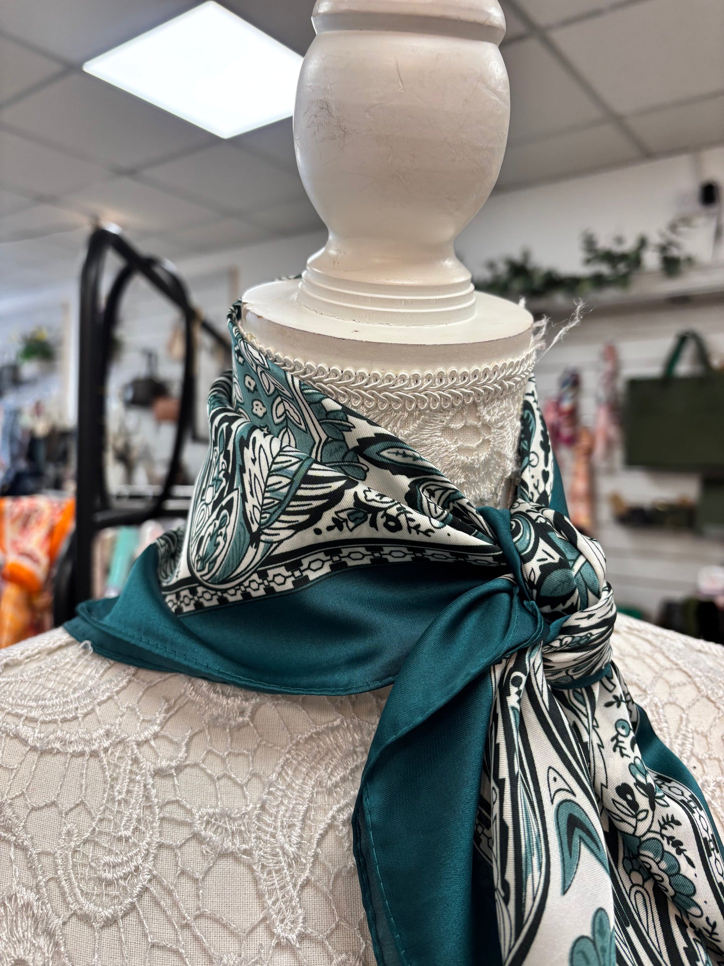 Jade Paisley neck-scarf
