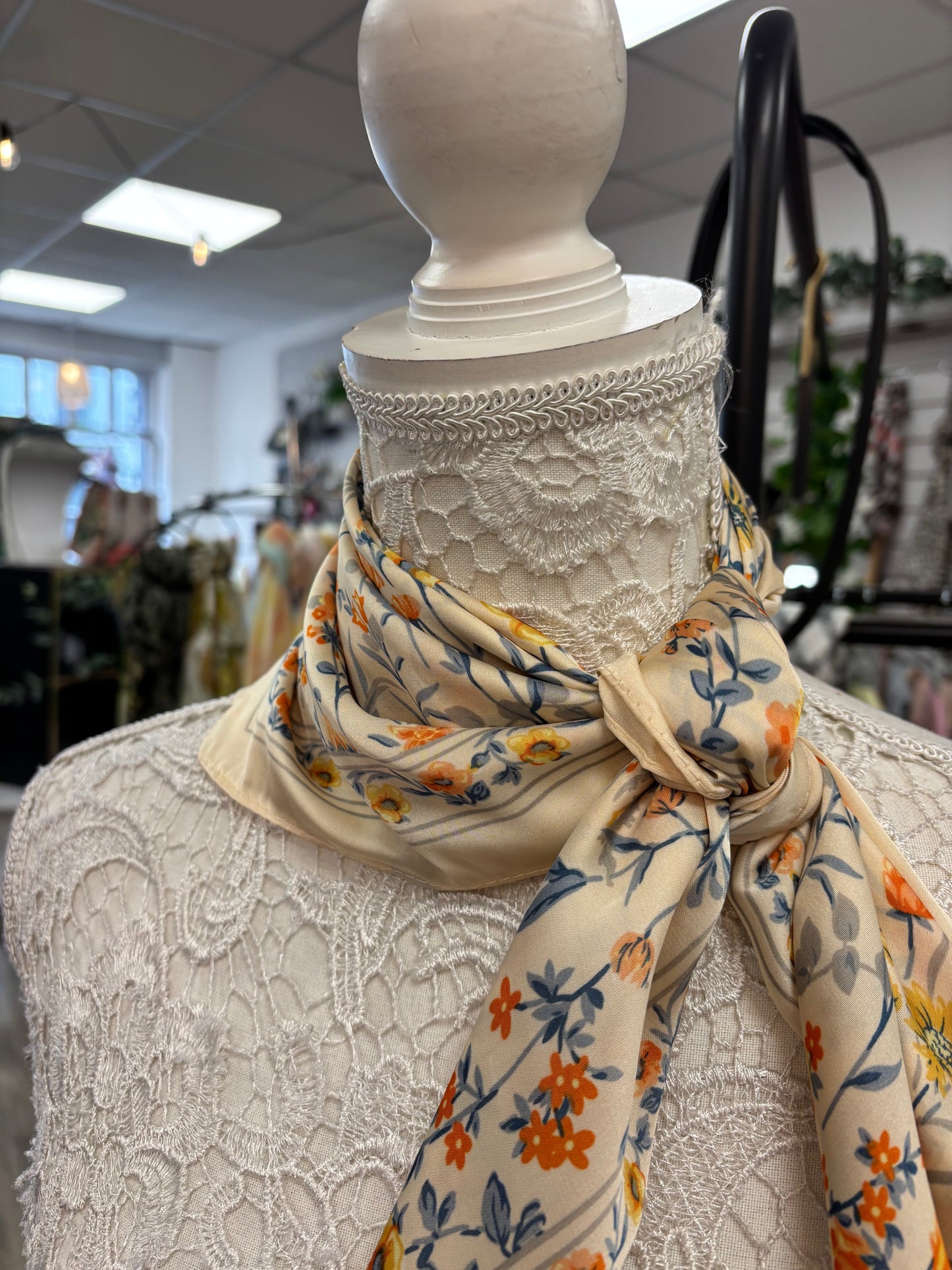 Fee Fee neck scarf