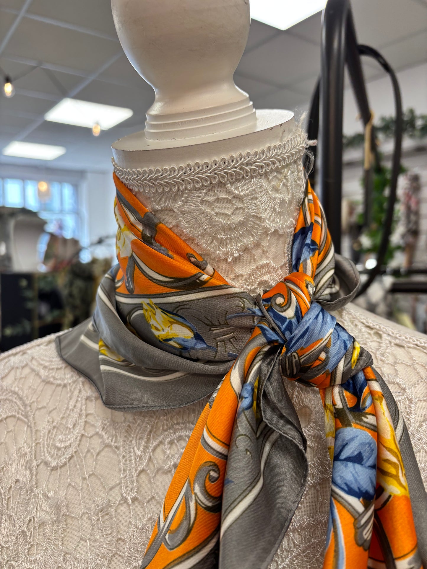 Vera neck scarf