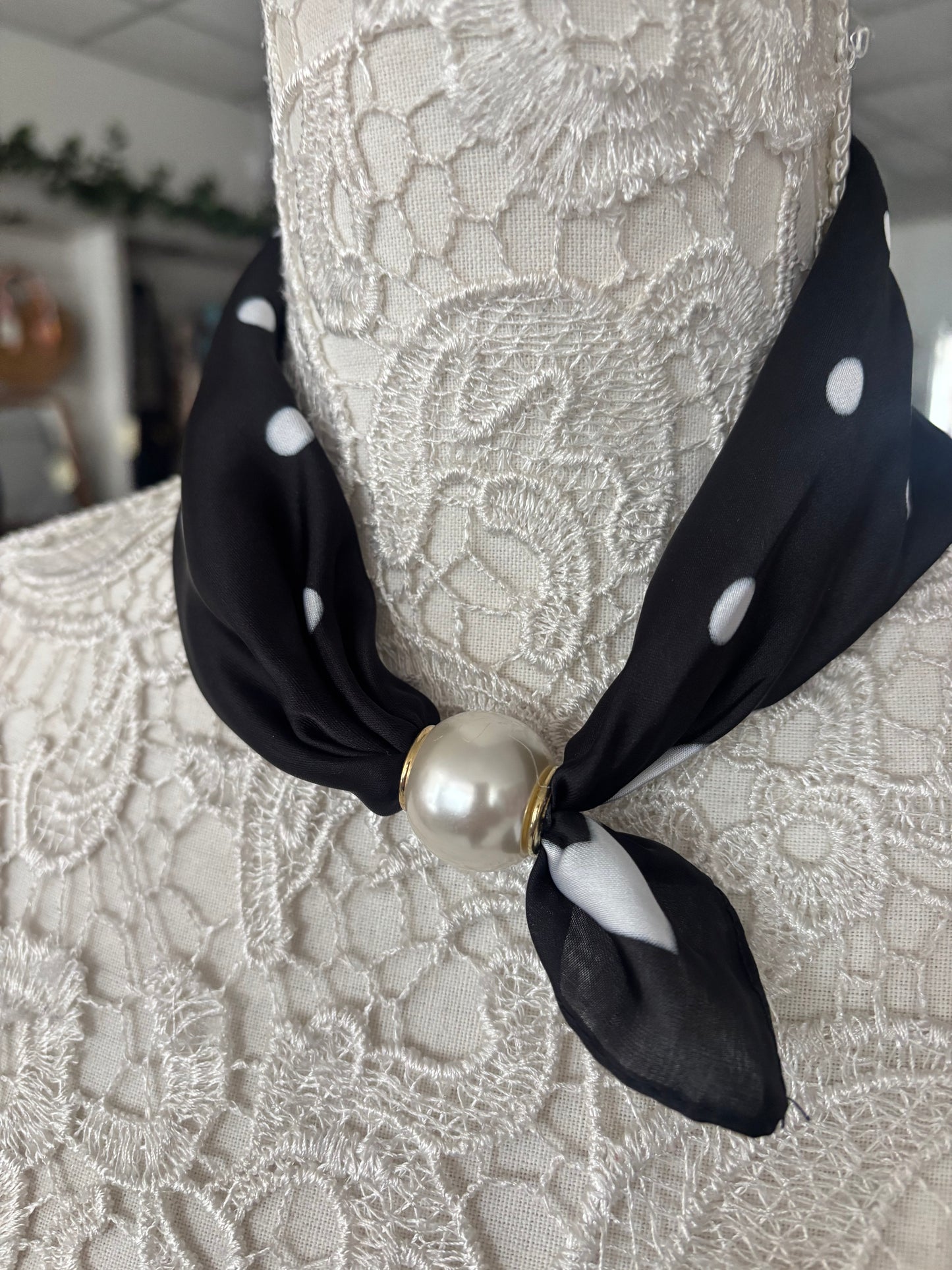 Julia magnetic pearl scarf
