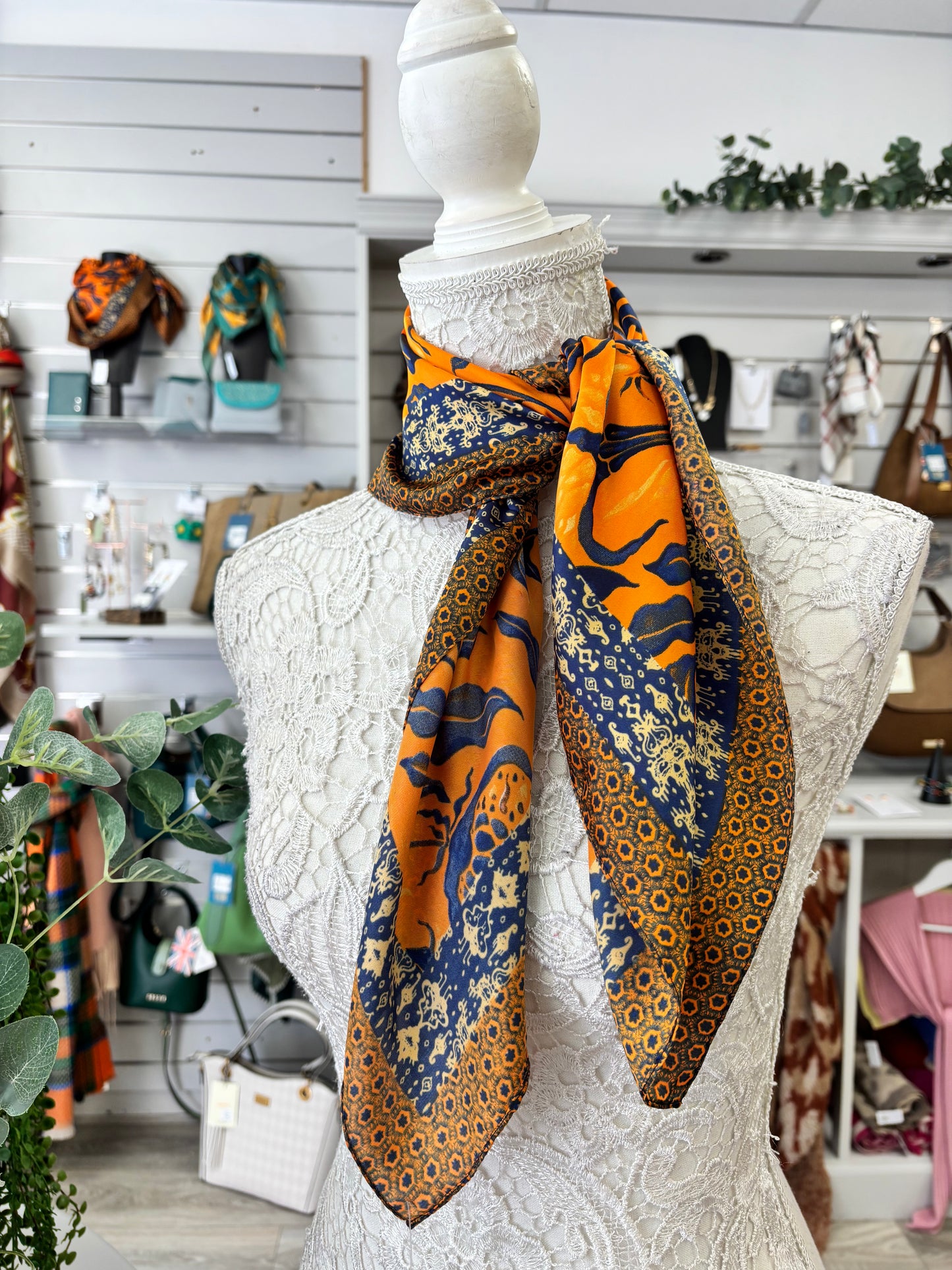 Libby neck scarf