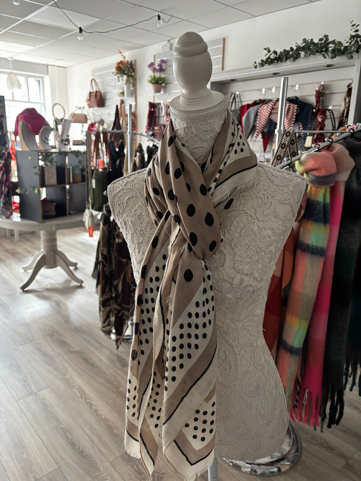 Pricilla dotty scarf
