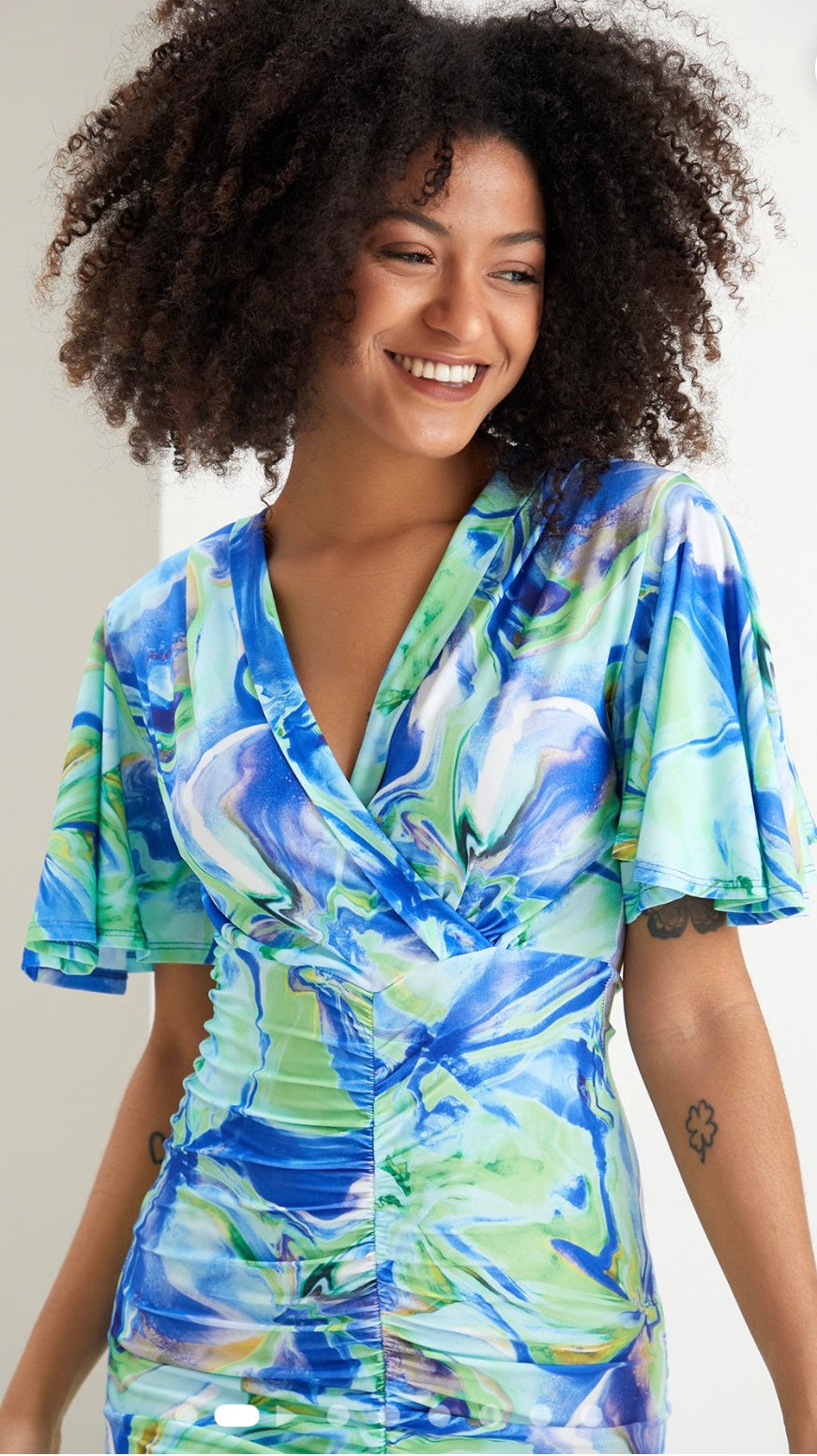 Angel sleeve dress in stretch jersey material - green/blue print