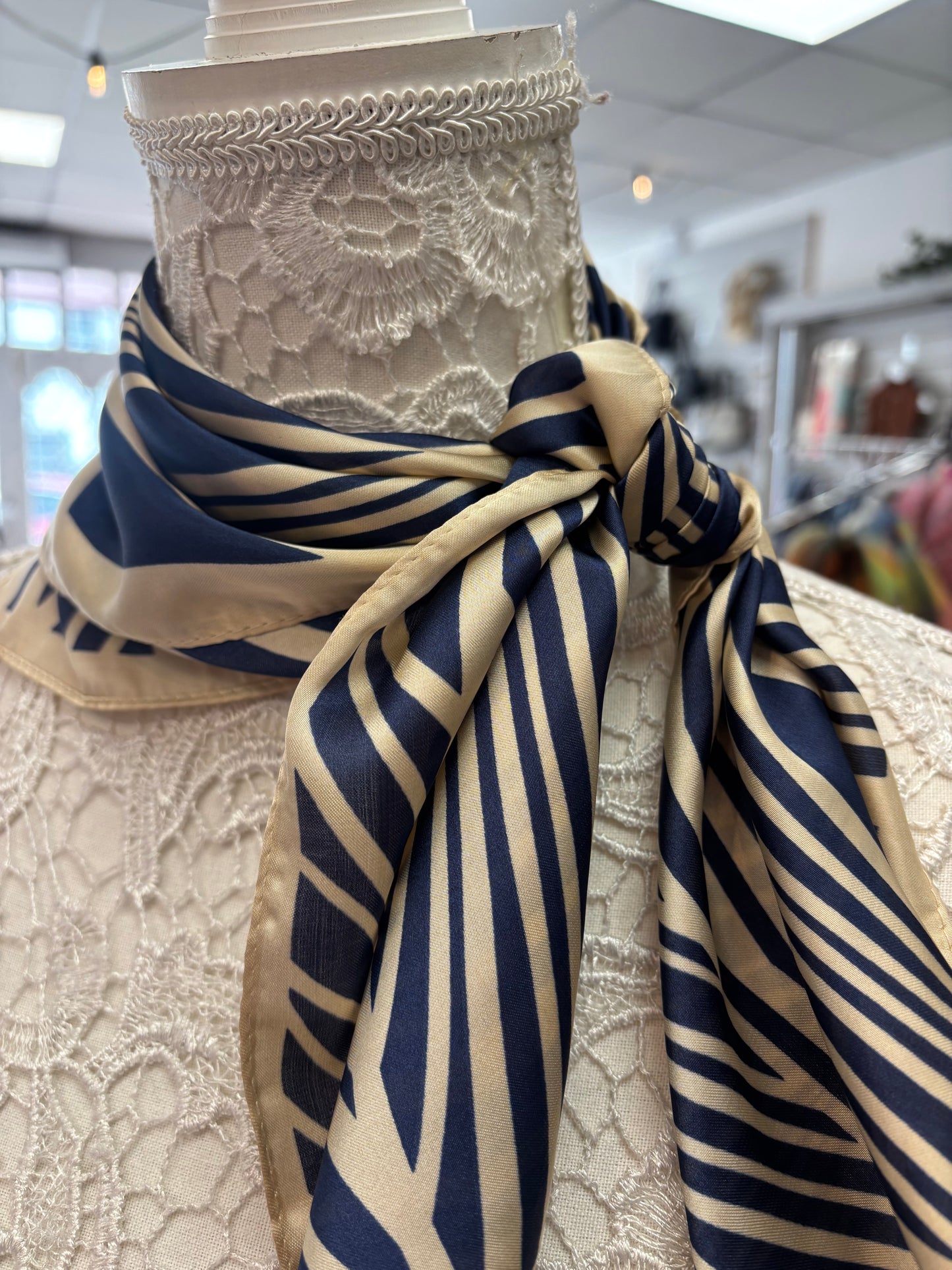Remi neck scarf