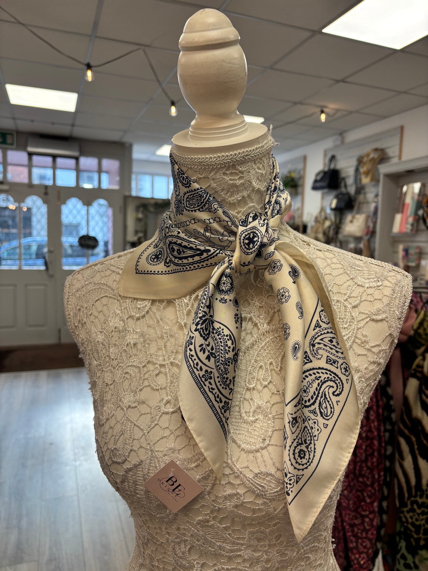 Delphine neck scarf