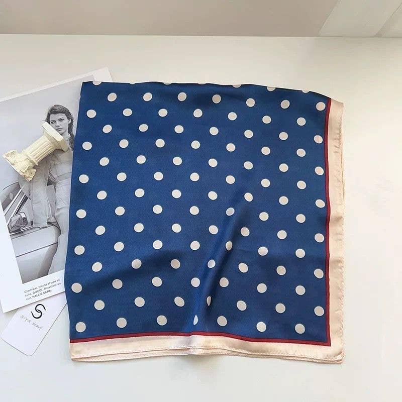 Vera Scarf touch silk 70x70 polka dot pattern