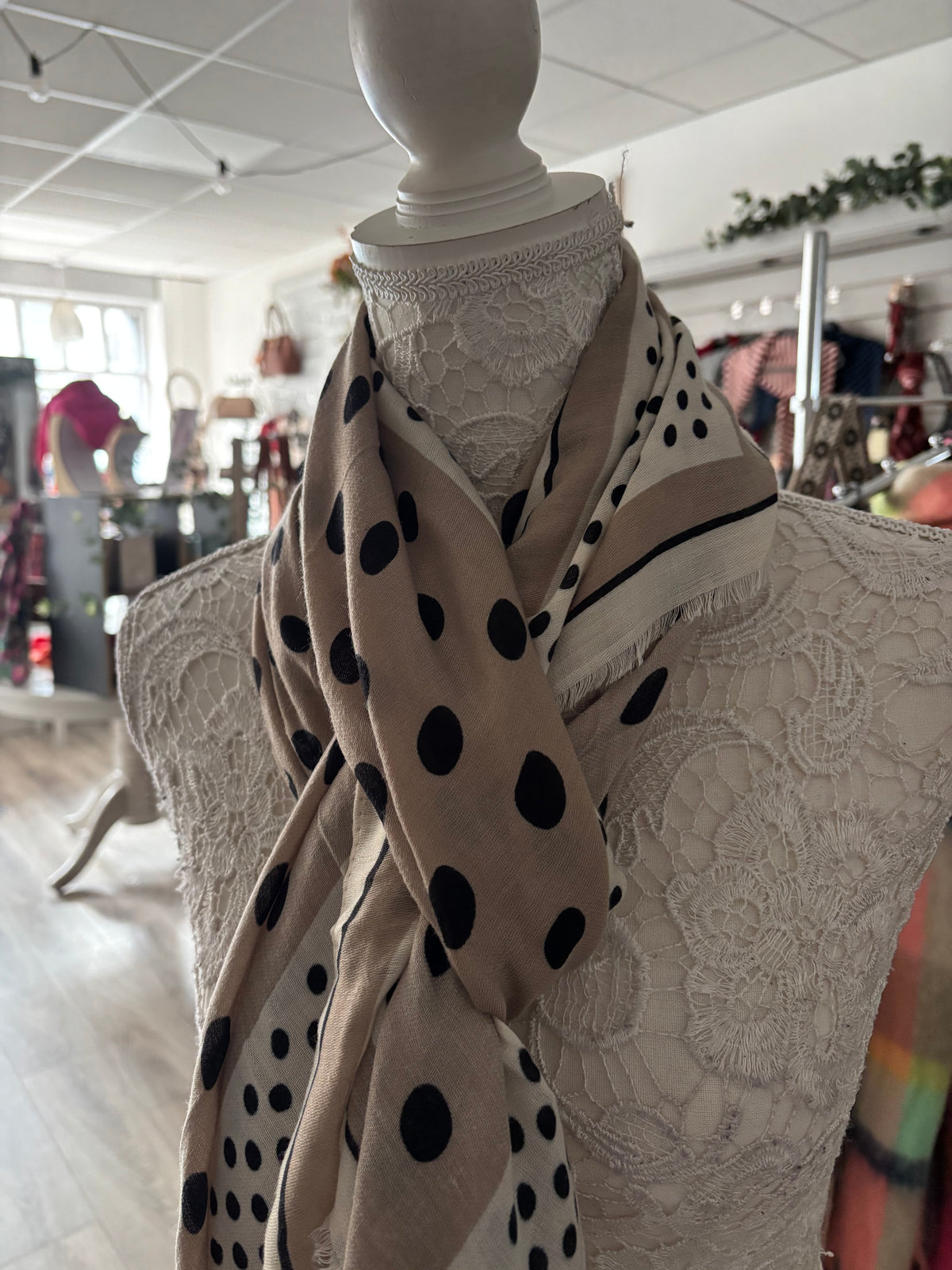 Pricilla dotty scarf