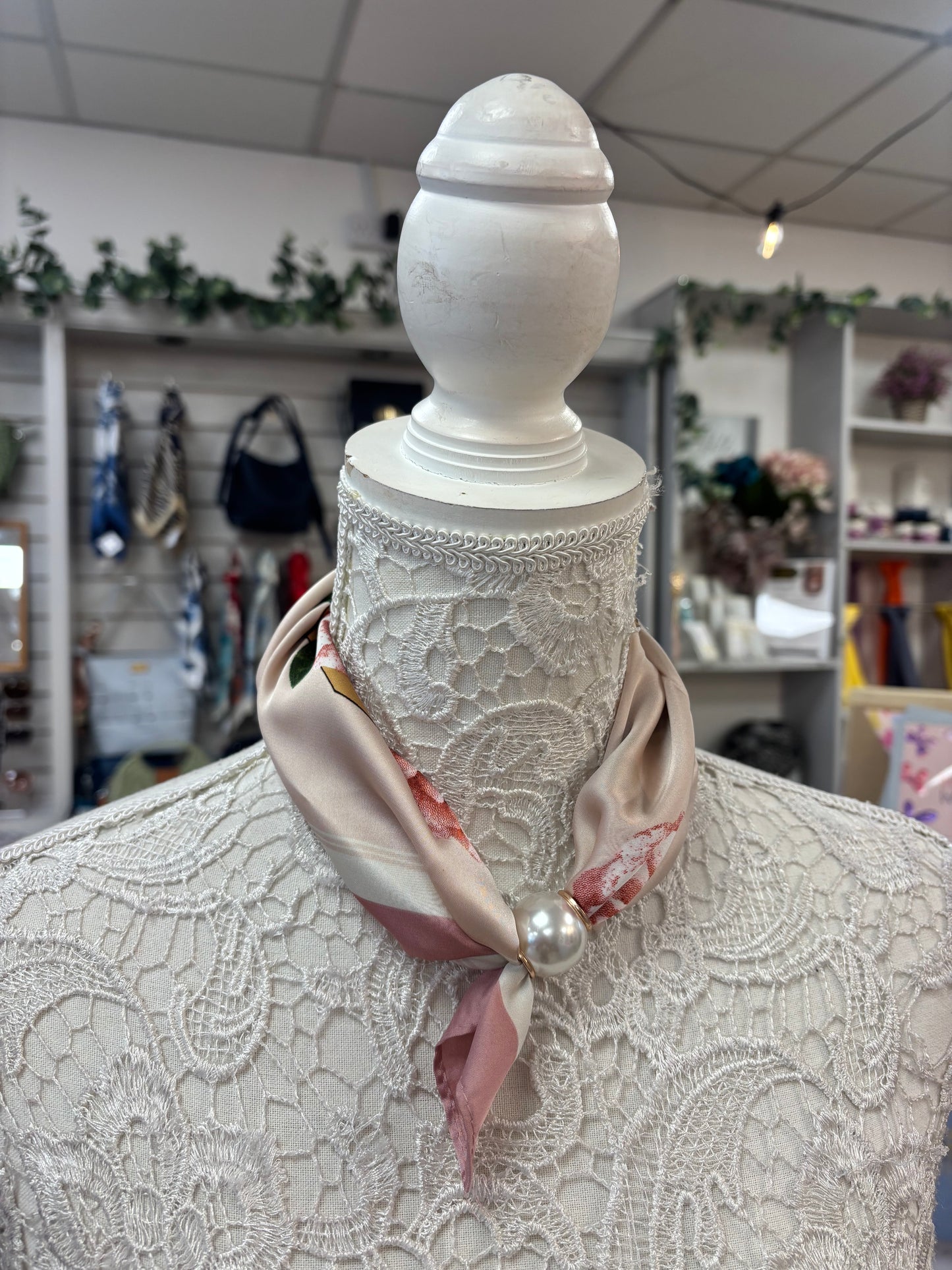 Grace Magnetic scarf