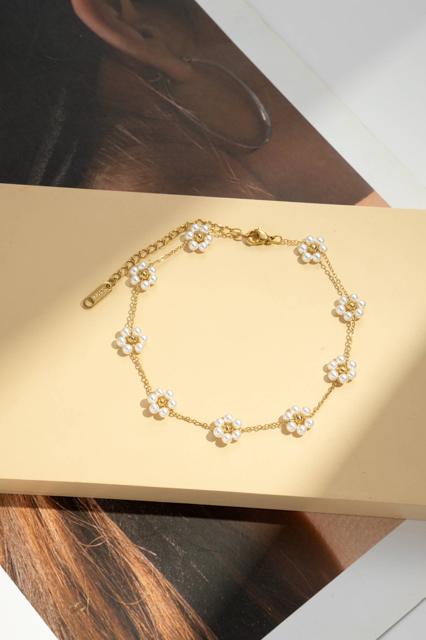 Daisy Delicate colorful flower anklet chain in steel, luminous for summer: Multicolore