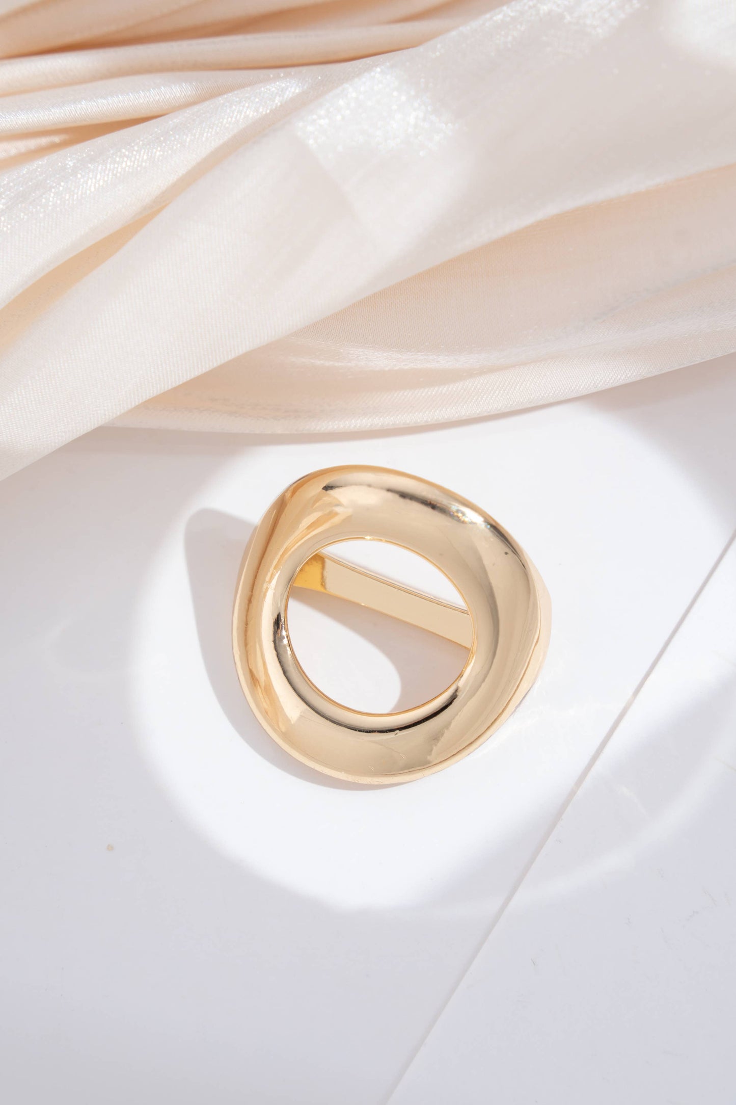 Meta Metal scarf ring- round