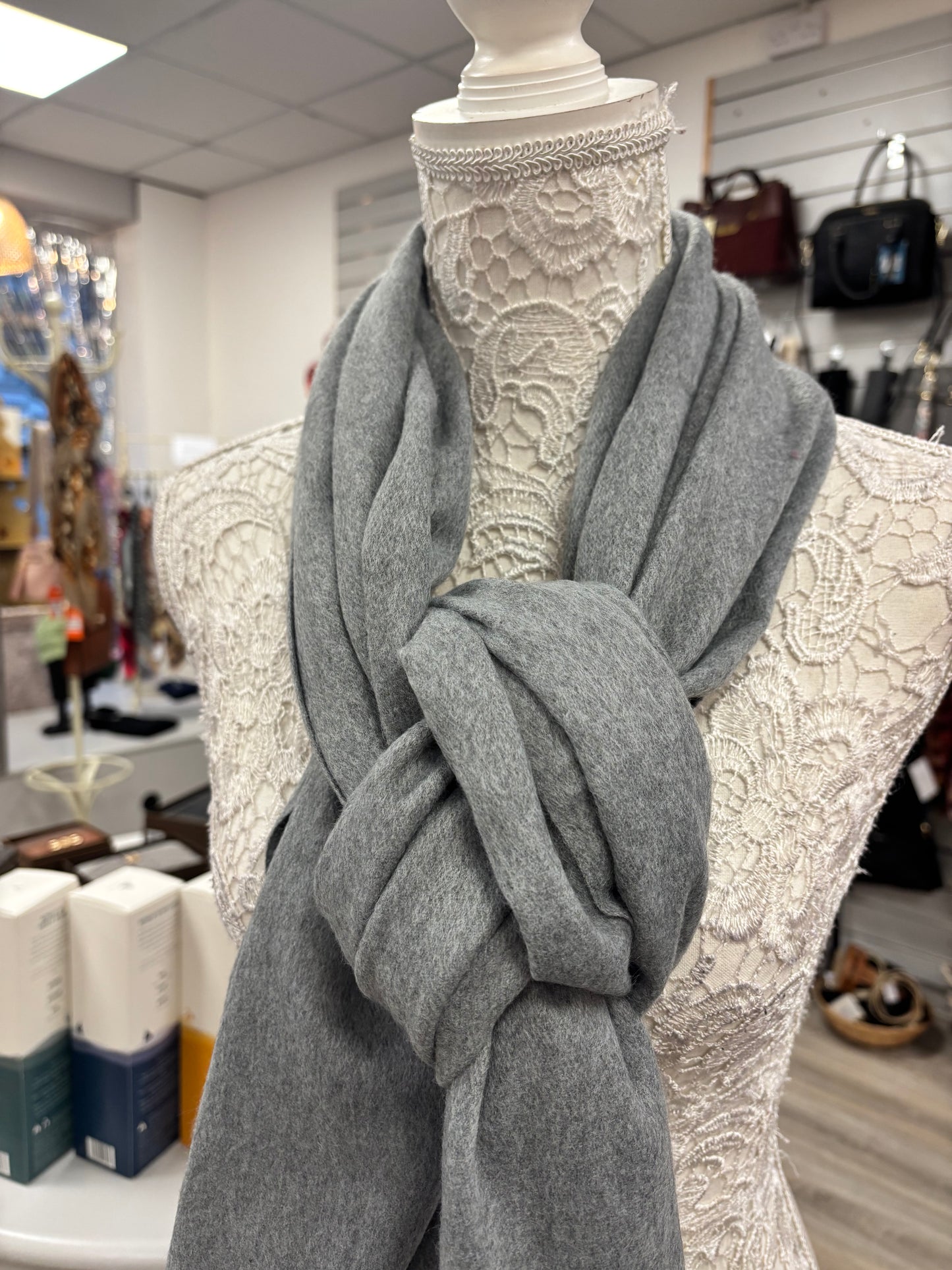 Savi plain tassel scarf