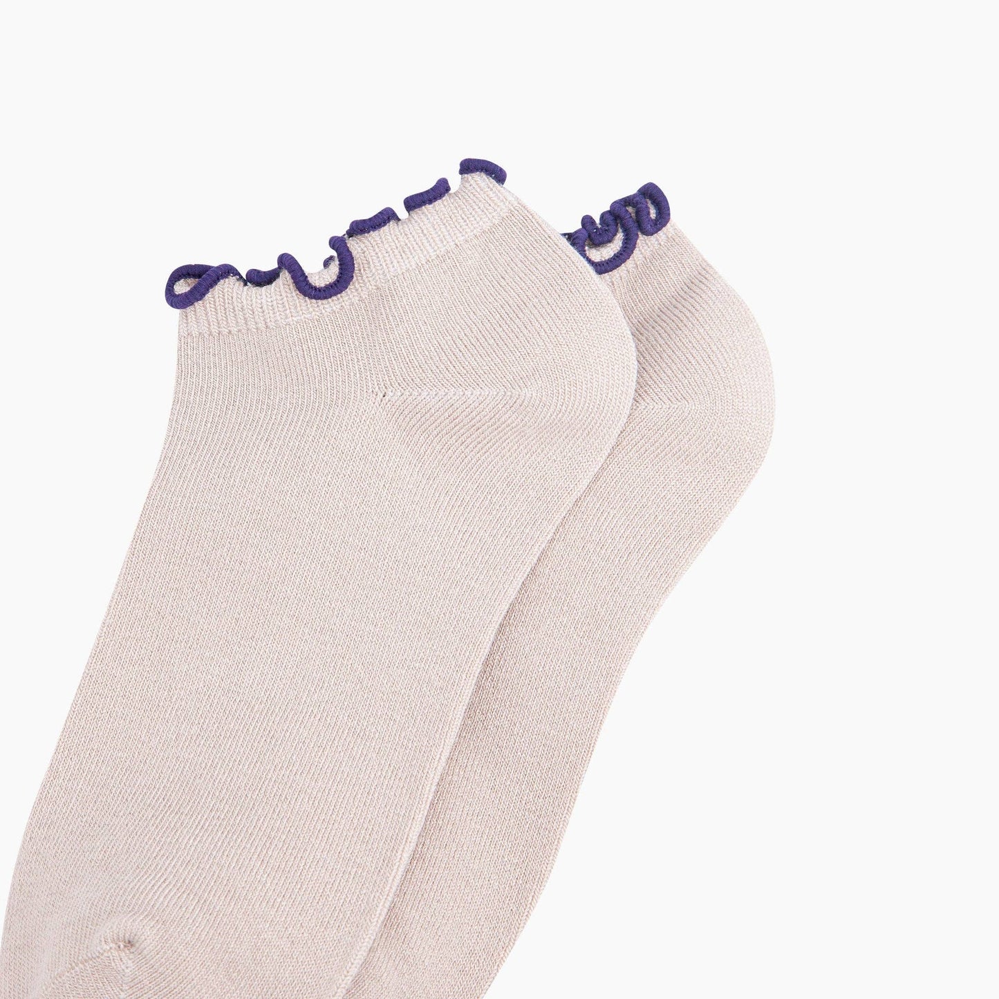 Frilly Trim Bamboo Trainer Socks in Beige/Purple