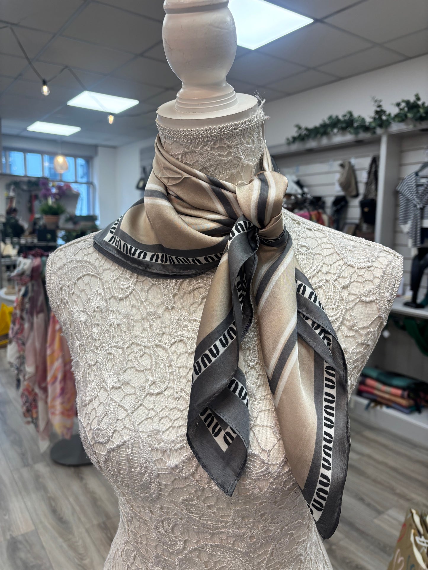 Striped neck scarf