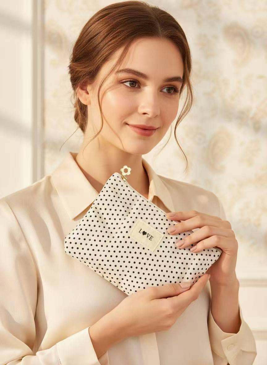 Love Quilted polka-dot toiletry pouch 14 x 20 cm