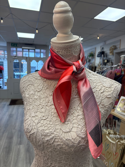 Ruby neck scarf