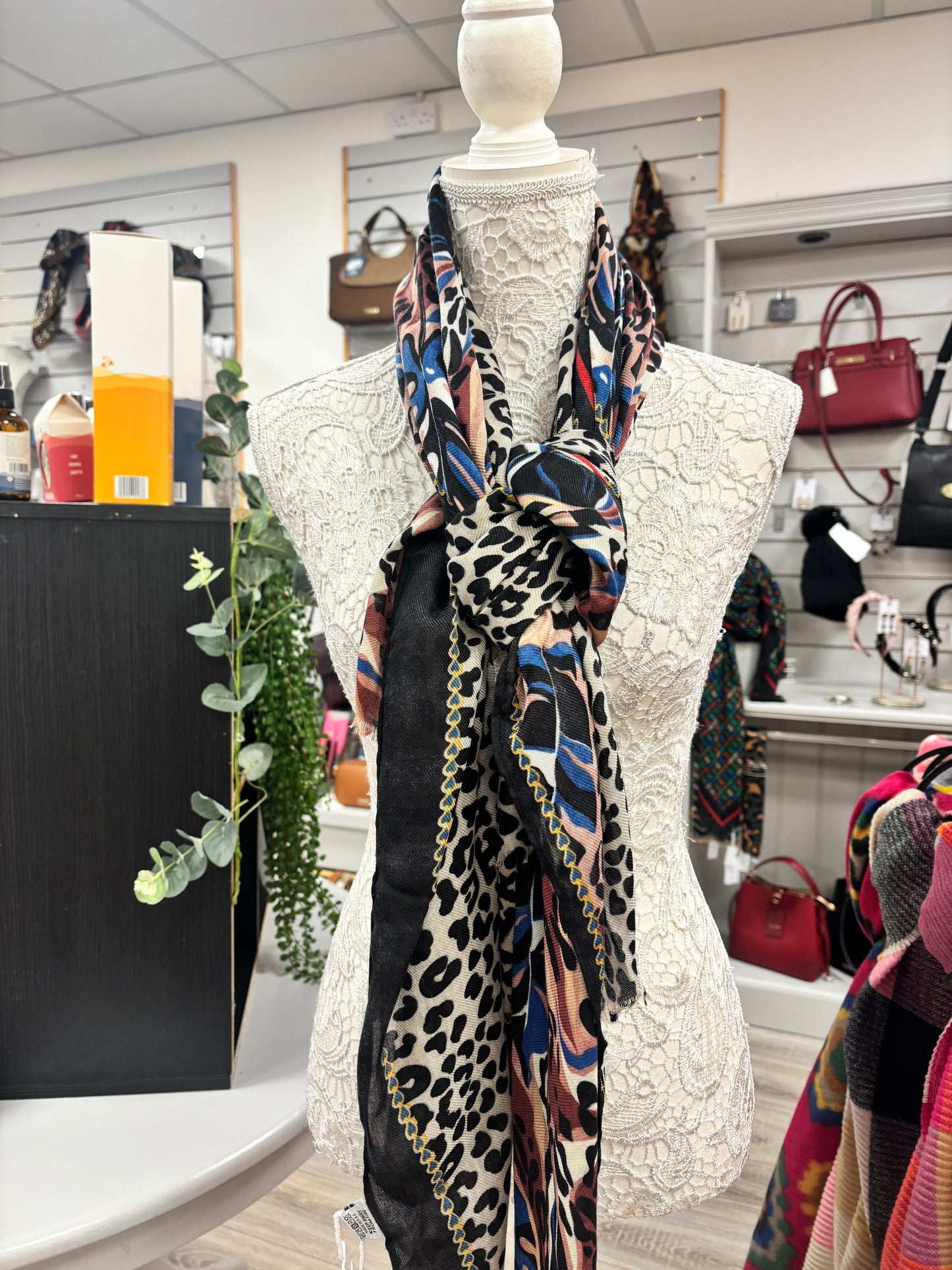 Mea modern print Scarf