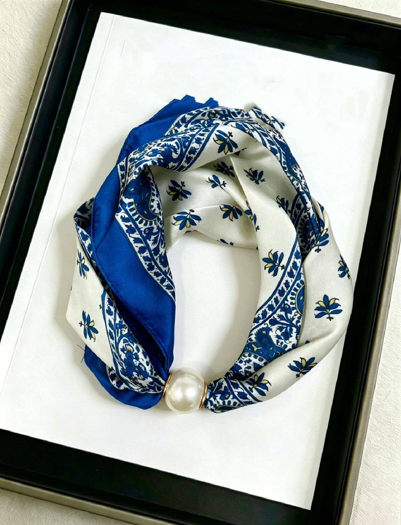 Jazz pearl scarf