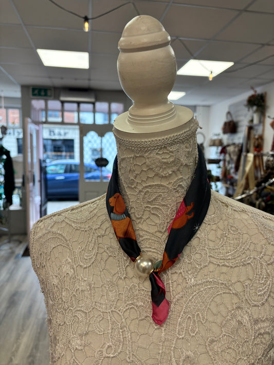 Dolly pearl scarf
