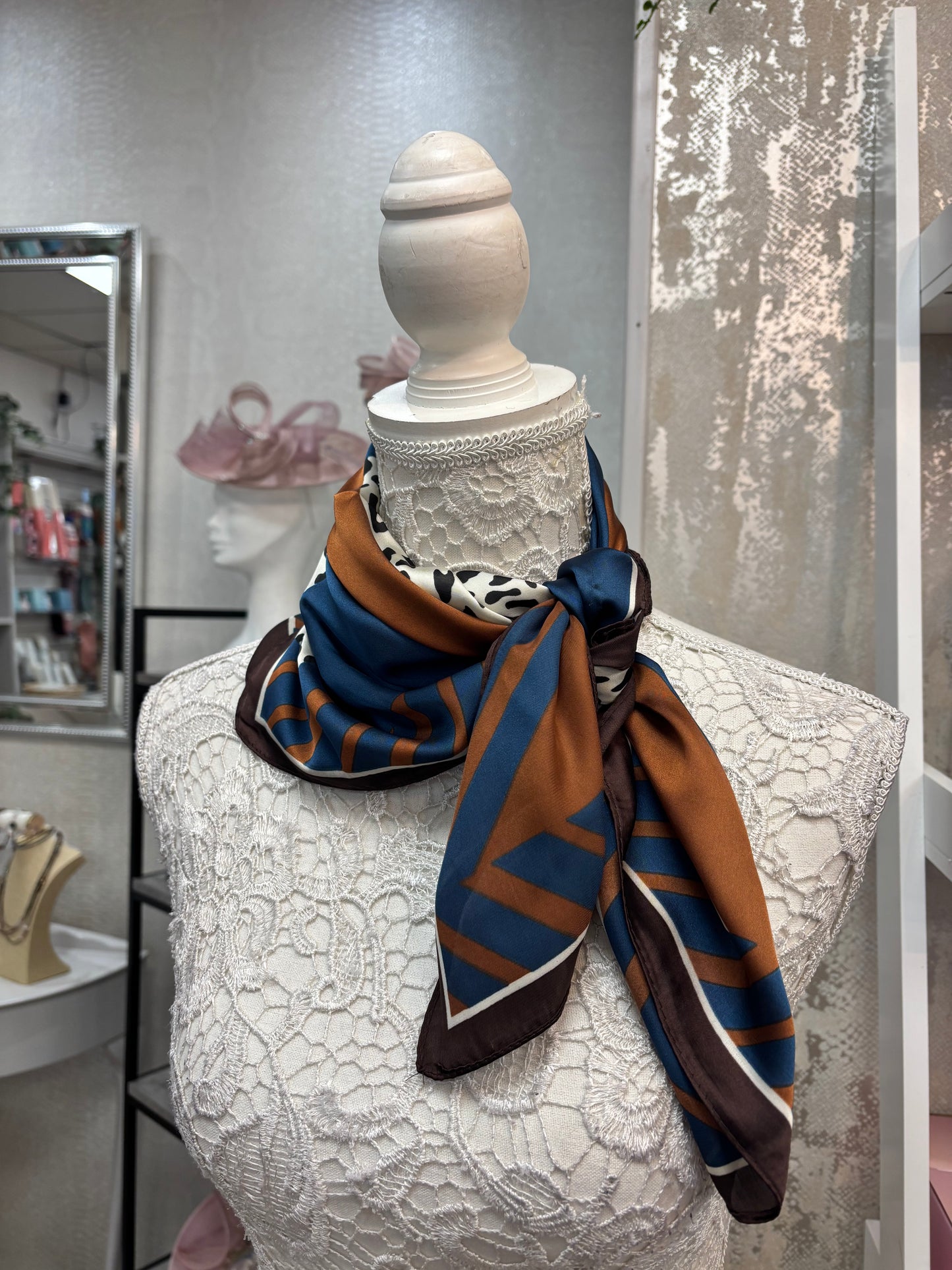 Gilly cheeta neck scarf