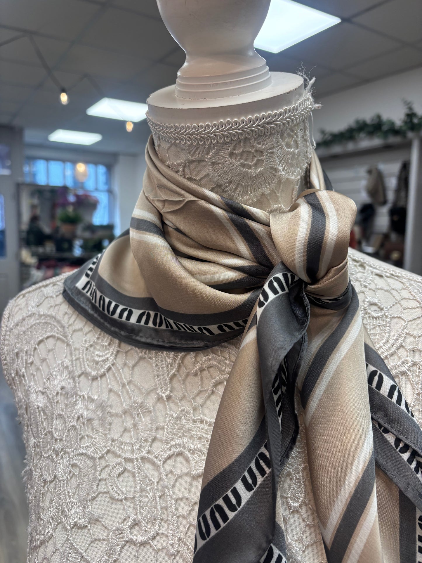 Striped neck scarf