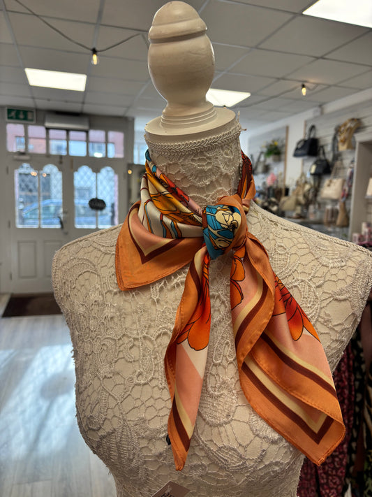 Daisy neck scarf