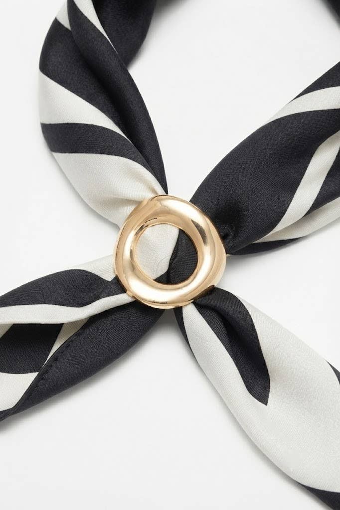 Meta Metal scarf ring- round