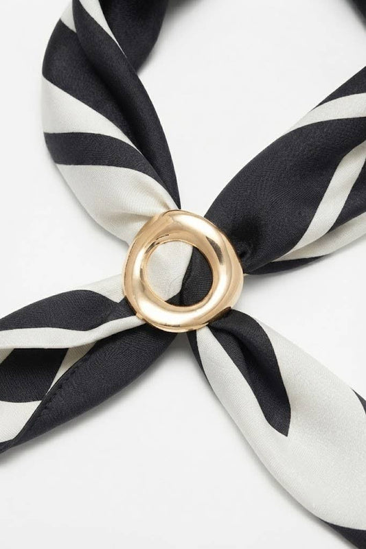 Meta Metal scarf ring- round