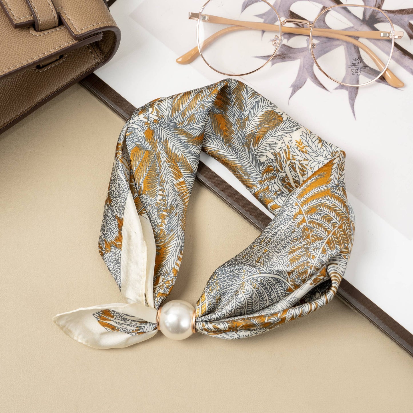 Cher Chic polyester scarf with magnetic pearl and gold botanical print