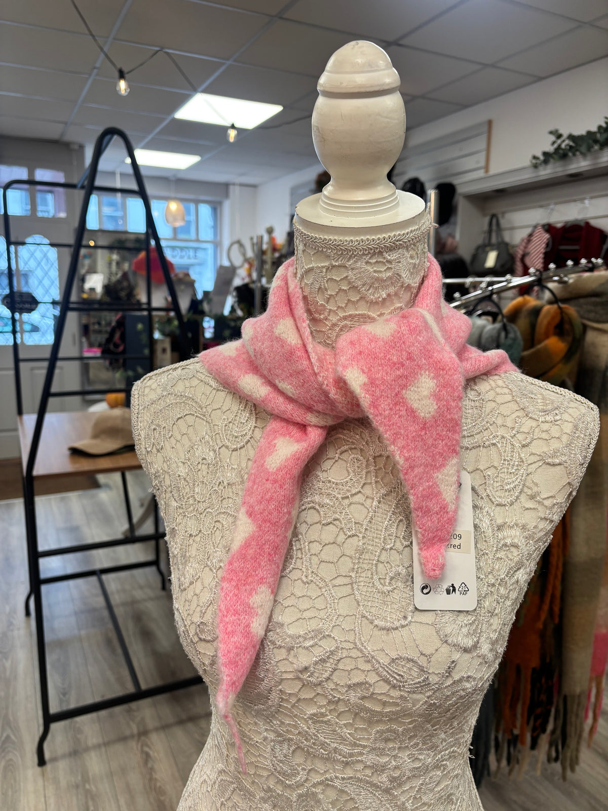 Pretty heart triangle knit