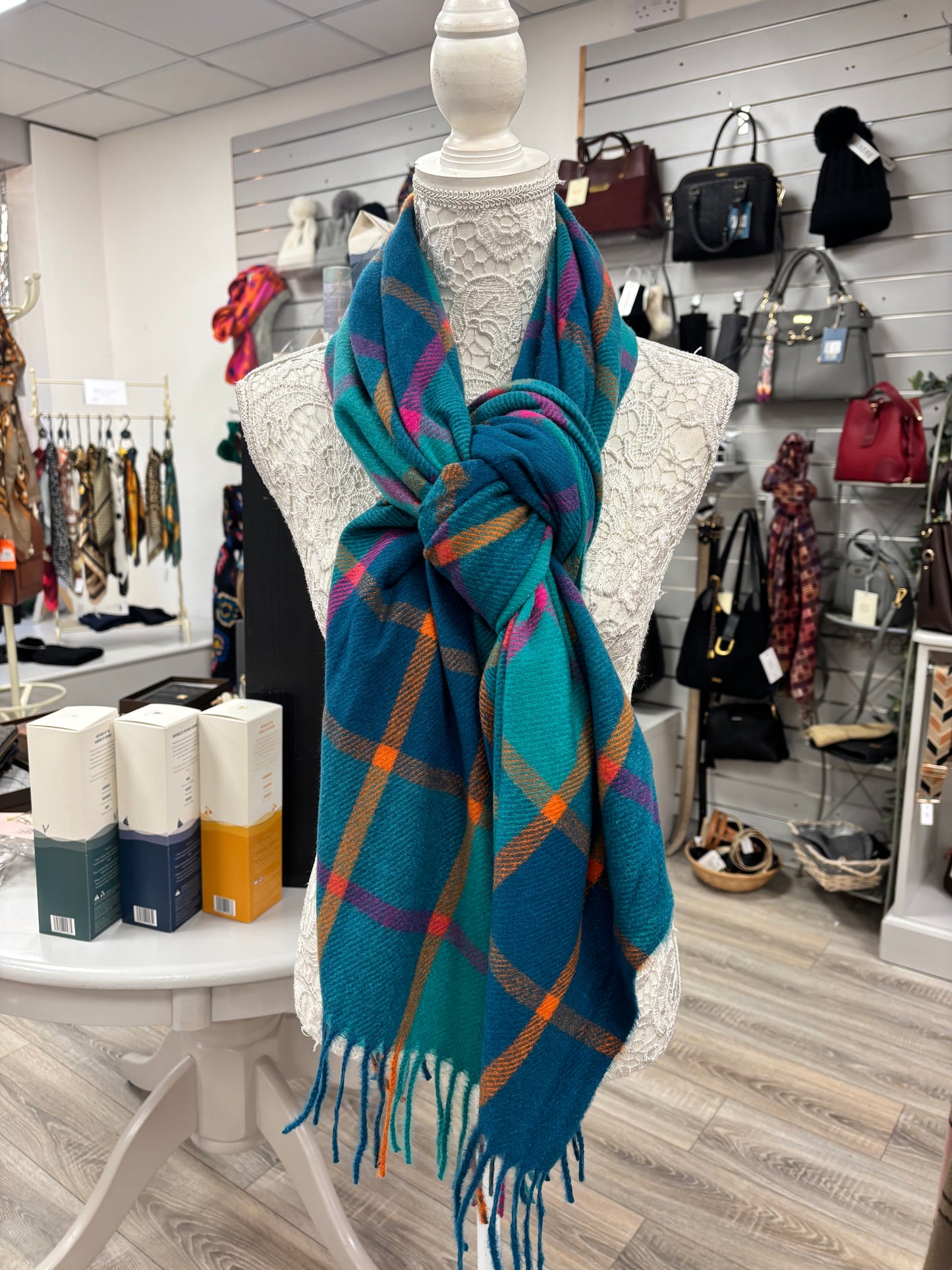 Alice soft checked scarf