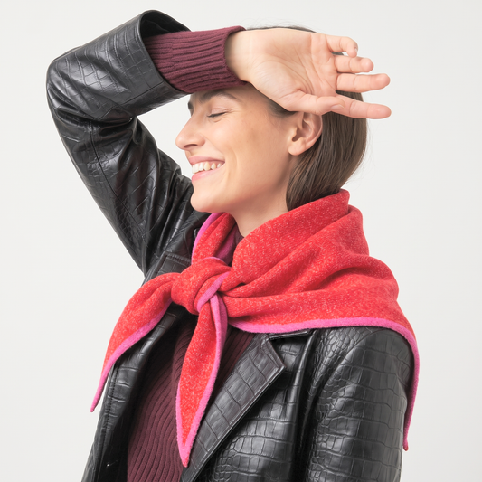 kai Contrast Trim Triangle Heavyweight Scarf in Red/Pink