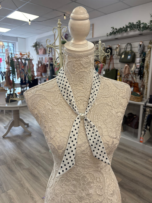 Dotty pull through neck tie